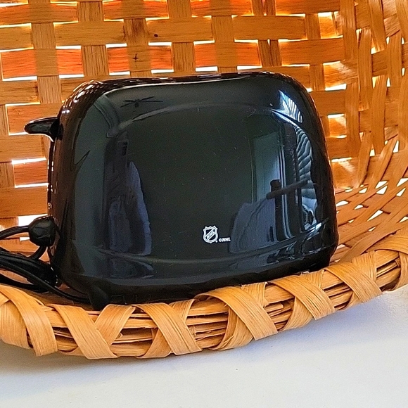 NHL⚡️TOASTER    TWO SLICE NHL ⚡️ LIGHTNING TEAM LOGO TOASTER, by PRO TOAST ELITE - Picture 3 of 13